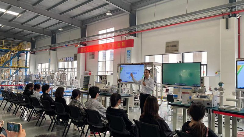 复合质料批发定制报价单：揭秘复合质料行业的定制之道